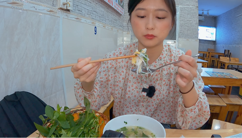 YouTuber người Nhật, người Việt đồng loạt đi ăn phở, nấu phở trong ngày 12-12 - Ảnh 1. YouTuber người Nhật, người Việt đồng loạt đi ăn phở, nấu phở trong ngày 12-12 - Ảnh 1.