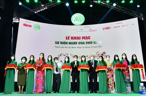 Gala Ngày của phở 12-12: Kết nối 5 châu, lan tỏa tình yêu, hương vị phở - Ảnh 10. Gala Ngày của phở 12-12: Kết nối 5 châu, lan tỏa tình yêu, hương vị phở - Ảnh 10.