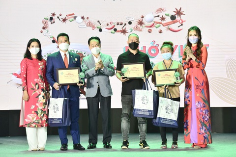 Gala Ngày của phở 12-12: Kết nối 5 châu, lan tỏa tình yêu, hương vị phở - Ảnh 7. Gala Ngày của phở 12-12: Kết nối 5 châu, lan tỏa tình yêu, hương vị phở - Ảnh 7.