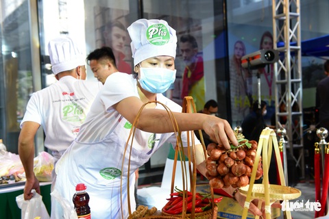 Gala Ngày của phở 12-12: Kết nối 5 châu, lan tỏa tình yêu, hương vị phở - Ảnh 13. Gala Ngày của phở 12-12: Kết nối 5 châu, lan tỏa tình yêu, hương vị phở - Ảnh 13.