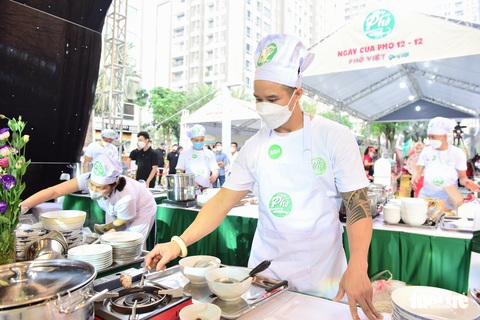 Gala Ngày của phở 12-12: Kết nối 5 châu, lan tỏa tình yêu, hương vị phở - Ảnh 11. Gala Ngày của phở 12-12: Kết nối 5 châu, lan tỏa tình yêu, hương vị phở - Ảnh 11.