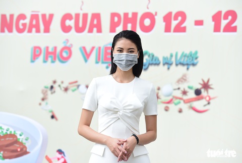 Nhộn nhịp check-in, thưởng thức phở tại Gala Ngày của Phở 12-12 - Ảnh 5. Nhộn nhịp check-in, thưởng thức phở tại Gala Ngày của Phở 12-12 - Ảnh 5.