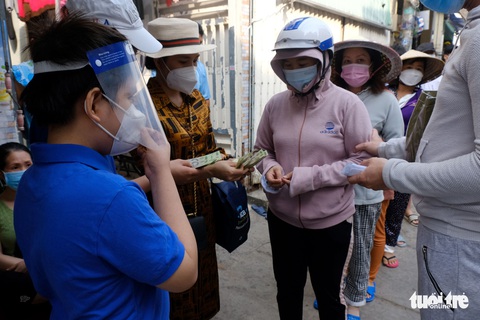 Chủ nhà trọ không thu tiền 4 tháng, còn tặng tiền cho người ở trọ - Ảnh 4. Chủ nhà trọ không thu tiền 4 tháng, còn tặng tiền cho người ở trọ - Ảnh 4.