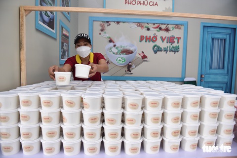 Nhộn nhịp check-in, thưởng thức phở tại Gala Ngày của Phở 12-12 - Ảnh 7. Nhộn nhịp check-in, thưởng thức phở tại Gala Ngày của Phở 12-12 - Ảnh 7.