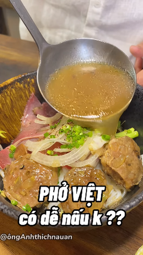 YouTuber người Nhật, người Việt đồng loạt đi ăn phở, nấu phở trong ngày 12-12 - Ảnh 3. YouTuber người Nhật, người Việt đồng loạt đi ăn phở, nấu phở trong ngày 12-12 - Ảnh 3.