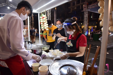 Gala Ngày của phở tối 12-12: 5 giải Hoa hồi vàng dành tặng người nấu phở ngon - Ảnh 10. Gala Ngày của phở tối 12-12: 5 giải Hoa hồi vàng dành tặng người nấu phở ngon - Ảnh 10.