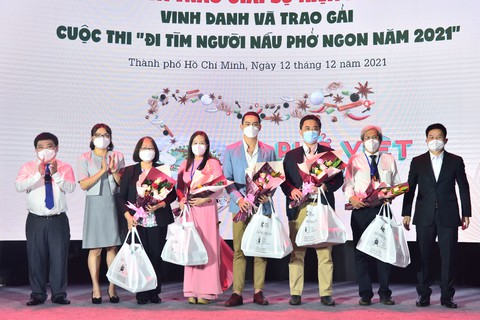 Gala Ngày của phở tối 12-12: 5 giải Hoa hồi vàng dành tặng người nấu phở ngon - Ảnh 4. Gala Ngày của phở tối 12-12: 5 giải Hoa hồi vàng dành tặng người nấu phở ngon - Ảnh 4.