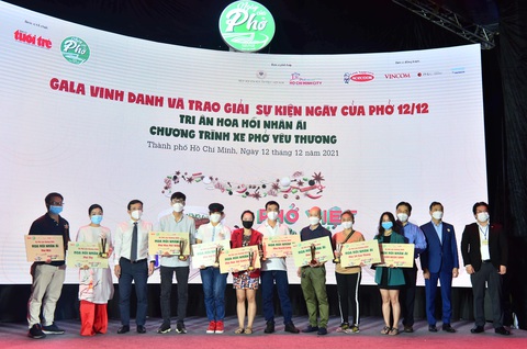 Gala Ngày của phở tối 12-12: 5 giải Hoa hồi vàng dành tặng người nấu phở ngon - Ảnh 5. Gala Ngày của phở tối 12-12: 5 giải Hoa hồi vàng dành tặng người nấu phở ngon - Ảnh 5.