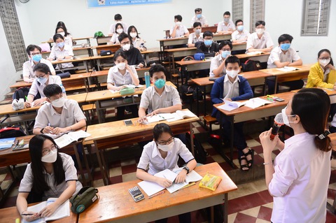 Học sinh lớp 9, 12 ở TP.HCM trở lại trường: Không nên lo lắng khi học sinh có triệu chứng - Ảnh 1. Học sinh lớp 9, 12 ở TP.HCM trở lại trường: Không nên lo lắng khi học sinh có triệu chứng - Ảnh 1.