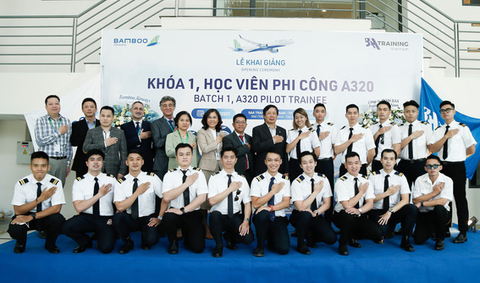 Bamboo Airways khai giảng khóa học viên phi công máy bay Airbus A320 đầu tiên - Ảnh 1. Bamboo Airways khai giảng khóa học viên phi công máy bay Airbus A320 đầu tiên - Ảnh 1.
