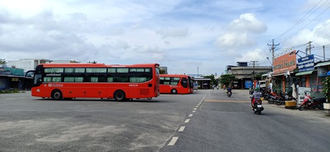 Chưa kịp chạy lại, xe khách liên tỉnh ở Bạc Liêu lại phải dừng - Ảnh 1. Chưa kịp chạy lại, xe khách liên tỉnh ở Bạc Liêu lại phải dừng - Ảnh 1.