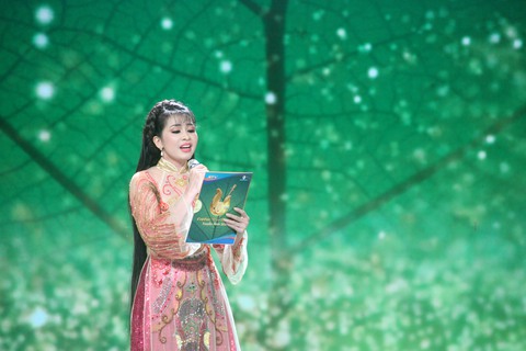 Lê Thị Diệu Hiền bất ngờ đoạt Chuông vàng vọng cổ 2021 - Ảnh 3. Lê Thị Diệu Hiền bất ngờ đoạt Chuông vàng vọng cổ 2021 - Ảnh 3.