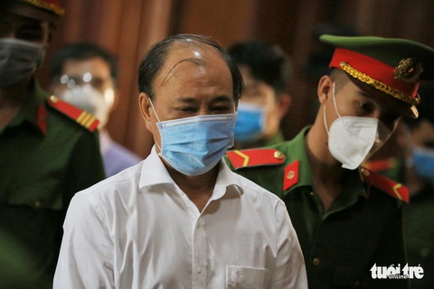 Vụ xử SAGRI: Ông Lê Tấn Hùng bật khóc nói về nỗi oan tham ô - Ảnh 1. Vụ xử SAGRI: Ông Lê Tấn Hùng bật khóc nói về nỗi oan tham ô - Ảnh 1.