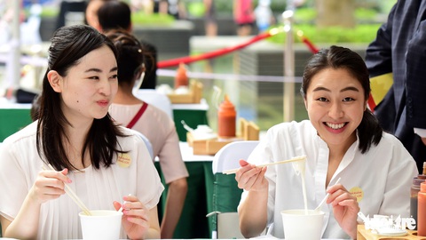Hương phở đã bay xa... - Ảnh 1. Hương phở đã bay xa... - Ảnh 1.