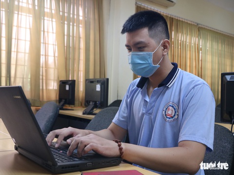 Sinh viên trường nghề tại TP.HCM trở lại trường thực hành, làm đồ án - Ảnh 3.