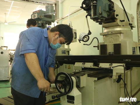 Sinh viên trường nghề tại TP.HCM trở lại trường thực hành, làm đồ án - Ảnh 4.