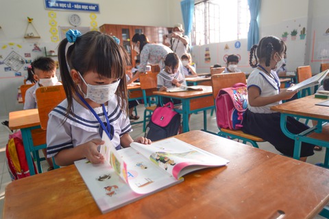TP.HCM: Cho lớp 1, lớp 2 đến trường rồi mới tính thi học kỳ trực tiếp - Ảnh 1. TP.HCM: Cho lớp 1, lớp 2 đến trường rồi mới tính thi học kỳ trực tiếp - Ảnh 1.