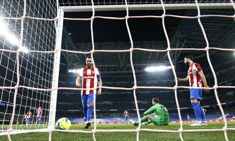 Đánh bại kình địch Atletico Madrid, Real Madrid hơn Barca 18 điểm - Ảnh 1. Đánh bại kình địch Atletico Madrid, Real Madrid hơn Barca 18 điểm - Ảnh 1.