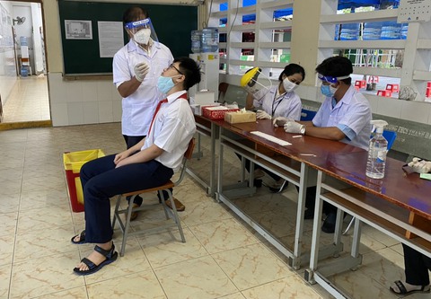 Sở GD-ĐT TP.HCM đề xuất hỗ trợ bộ test nhanh cho các trường mở cửa lại - Ảnh 1. Sở GD-ĐT TP.HCM đề xuất hỗ trợ bộ test nhanh cho các trường mở cửa lại - Ảnh 1.