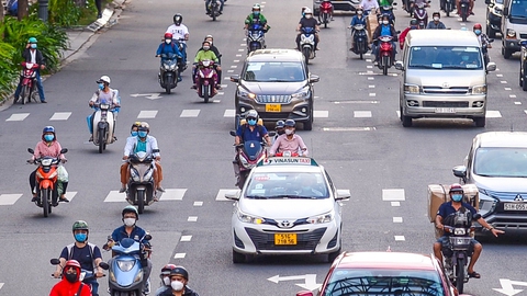 Xe kinh doanh vận tải không lo đổi biển số vàng sẽ bị phạt, bà con chạy nước rút - Ảnh 1. Xe kinh doanh vận tải không lo đổi biển số vàng sẽ bị phạt, bà con chạy nước rút - Ảnh 1.