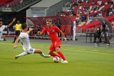 Ngôi sao của Singapore sớm chia tay AFF Suzuki Cup 2020 sau khi cố nén đau để thi đấu - Ảnh 1. Ngôi sao của Singapore sớm chia tay AFF Suzuki Cup 2020 sau khi cố nén đau để thi đấu - Ảnh 1.