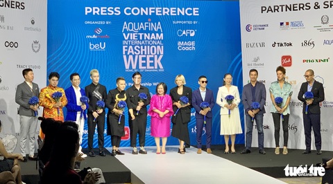 Tuần lễ thời trang quốc tế Việt Nam đưa cải lương tuồng cổ lên sàn diễn - Ảnh 1. Tuần lễ thời trang quốc tế Việt Nam đưa cải lương tuồng cổ lên sàn diễn - Ảnh 1.