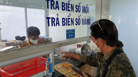 Xe kinh doanh vận tải không lo đổi biển số vàng sẽ bị phạt, bà con chạy nước rút - Ảnh 2. Xe kinh doanh vận tải không lo đổi biển số vàng sẽ bị phạt, bà con chạy nước rút - Ảnh 2.