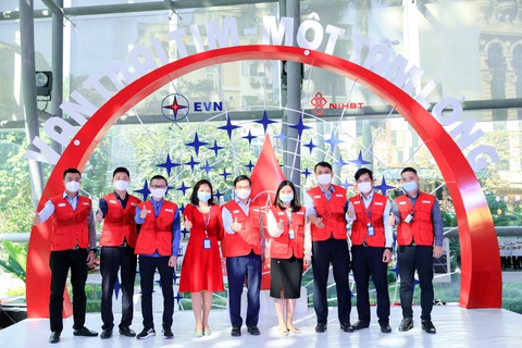 Tuần lễ hồng EVN lần VII: ‘Mong nhiều người bệnh được chữa khỏi’ - Ảnh 2. Tuần lễ hồng EVN lần VII: ‘Mong nhiều người bệnh được chữa khỏi’ - Ảnh 2.