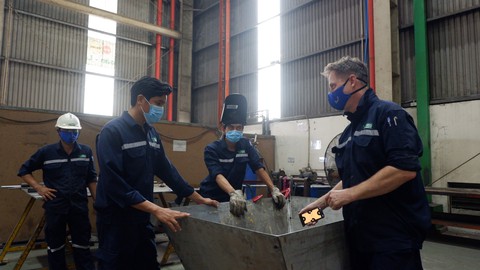 Siết phòng dịch để không gián đoạn sản xuất - Ảnh 3. Siết phòng dịch để không gián đoạn sản xuất - Ảnh 3.