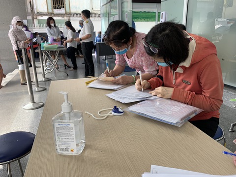 Người làm công ăn lương đề xuất giảm thuế thu nhập - Ảnh 1. Người làm công ăn lương đề xuất giảm thuế thu nhập - Ảnh 1.