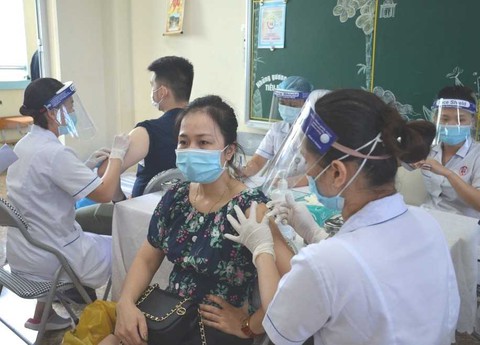 Quảng Ninh tiêm vắc xin mũi 3 phòng COVID-19 từ ngày 18-12 - Ảnh 1. Quảng Ninh tiêm vắc xin mũi 3 phòng COVID-19 từ ngày 18-12 - Ảnh 1.