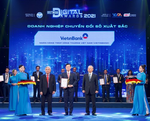VietinBank được vinh danh xuất sắc trong chuyển đổi số - Ảnh 1. VietinBank được vinh danh xuất sắc trong chuyển đổi số - Ảnh 1.