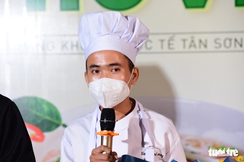 Mang phở ngon đến sân bay phục vụ du khách - Ảnh 9. Mang phở ngon đến sân bay phục vụ du khách - Ảnh 9.