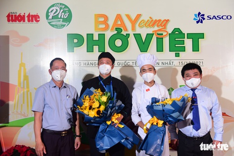 Mang phở ngon đến sân bay phục vụ du khách - Ảnh 6. Mang phở ngon đến sân bay phục vụ du khách - Ảnh 6.