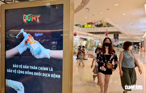 Đuối sức vì dịch, doanh nghiệp tháo chạy khỏi trung tâm thương mại - Ảnh 11. Đuối sức vì dịch, doanh nghiệp tháo chạy khỏi trung tâm thương mại - Ảnh 11.
