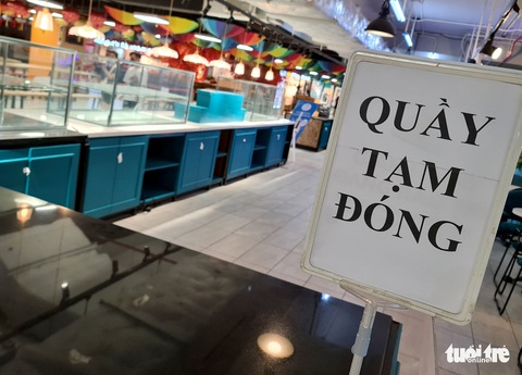 Đuối sức vì dịch, doanh nghiệp tháo chạy khỏi trung tâm thương mại - Ảnh 1. Đuối sức vì dịch, doanh nghiệp tháo chạy khỏi trung tâm thương mại - Ảnh 1.