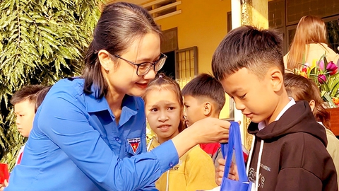 Càng khó càng phải chăm lo chu đáo - Ảnh 1. Càng khó càng phải chăm lo chu đáo - Ảnh 1.
