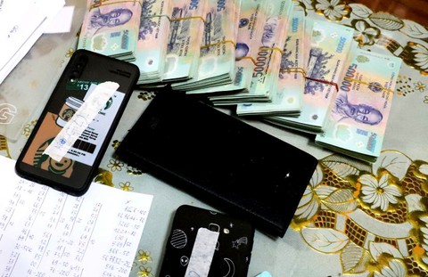 Khởi tố 26 người trong đường dây ghi đề 500 triệu đồng/ngày - Ảnh 2. Khởi tố 26 người trong đường dây ghi đề 500 triệu đồng/ngày - Ảnh 2.