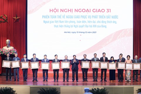 Thủ tướng nêu phương châm 14 chữ cho ngành ngoại giao - Ảnh 2. Thủ tướng nêu phương châm 14 chữ cho ngành ngoại giao - Ảnh 2.