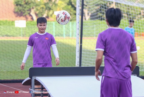 Tuyển Việt Nam trở lại sân tập chuẩn bị cho trận gặp Campuchia - Ảnh 1. Tuyển Việt Nam trở lại sân tập chuẩn bị cho trận gặp Campuchia - Ảnh 1.