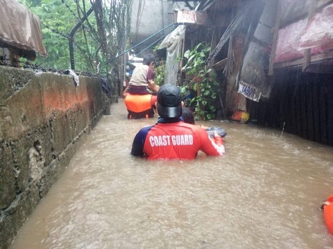 Bão Rai đã suy yếu sau khi đổ bộ vào Philippines - Ảnh 3. Bão Rai đã suy yếu sau khi đổ bộ vào Philippines - Ảnh 3.