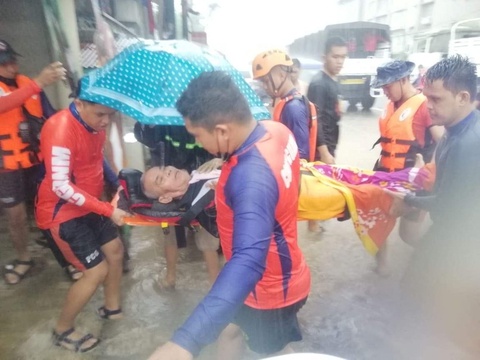 Bão Rai đã suy yếu sau khi đổ bộ vào Philippines - Ảnh 1. Bão Rai đã suy yếu sau khi đổ bộ vào Philippines - Ảnh 1.