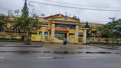 Vụ nam sinh tiêm liên tiếp 2 mũi vắc xin: Yêu cầu báo cáo để xử lý - Ảnh 1. Vụ nam sinh tiêm liên tiếp 2 mũi vắc xin: Yêu cầu báo cáo để xử lý - Ảnh 1.