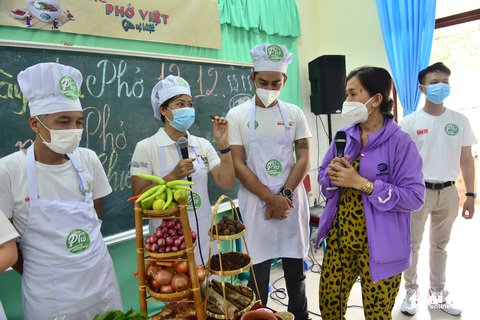 Người dân đảo Thiềng Liềng hào hứng học nấu phở - Ảnh 5. Người dân đảo Thiềng Liềng hào hứng học nấu phở - Ảnh 5.
