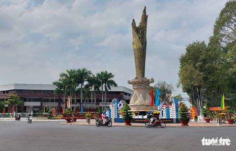 An Giang bỏ giờ hạn chế ra đường, hàng quán được bán tại chỗ từ 20-12 - Ảnh 1. An Giang bỏ giờ hạn chế ra đường, hàng quán được bán tại chỗ từ 20-12 - Ảnh 1.