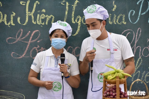 Người dân đảo Thiềng Liềng hào hứng học nấu phở - Ảnh 6. Người dân đảo Thiềng Liềng hào hứng học nấu phở - Ảnh 6.