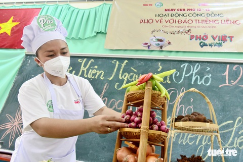 Người dân đảo Thiềng Liềng hào hứng học nấu phở - Ảnh 2. Người dân đảo Thiềng Liềng hào hứng học nấu phở - Ảnh 2.