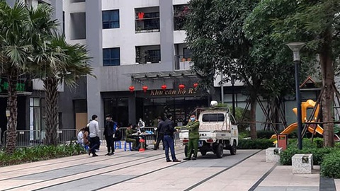 Nam sinh lớp 6 nhảy lầu từ tầng 22 chung cư - Ảnh 1. Nam sinh lớp 6 nhảy lầu từ tầng 22 chung cư - Ảnh 1.