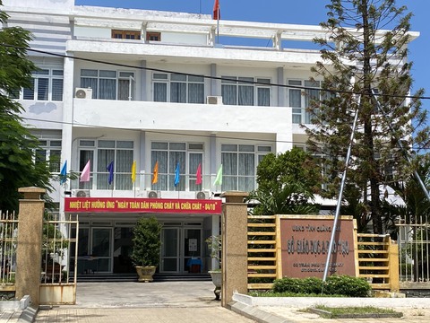Sau những lùm xùm, giám đốc Sở Giáo dục đào tạo Quảng Nam xin nghỉ việc - Ảnh 2. Sau những lùm xùm, giám đốc Sở Giáo dục đào tạo Quảng Nam xin nghỉ việc - Ảnh 2.