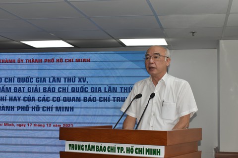 Thành ủy TP.HCM khen thưởng bổ sung nhóm tác giả đoạt giải báo chí quốc gia - Ảnh 2. Thành ủy TP.HCM khen thưởng bổ sung nhóm tác giả đoạt giải báo chí quốc gia - Ảnh 2.